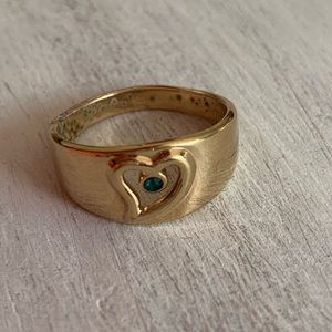 Avon Vintage Ring Gold Band Heart Design Size 7